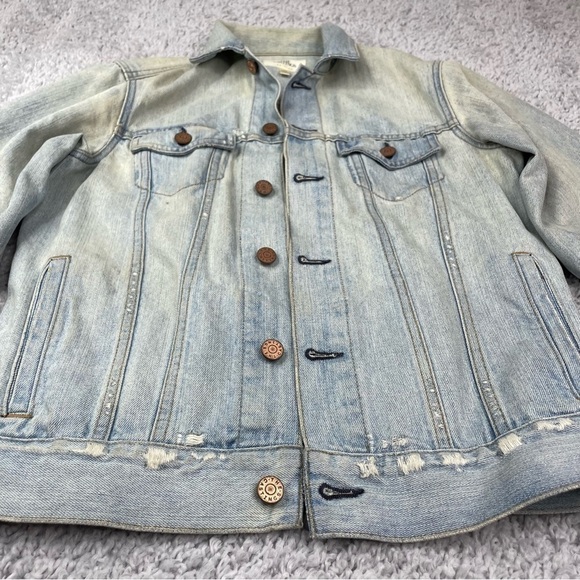 The Castings Jacket Womens XS Denim Boyfriend Edition Trucker Style Light Wash - Picture 3 of 6